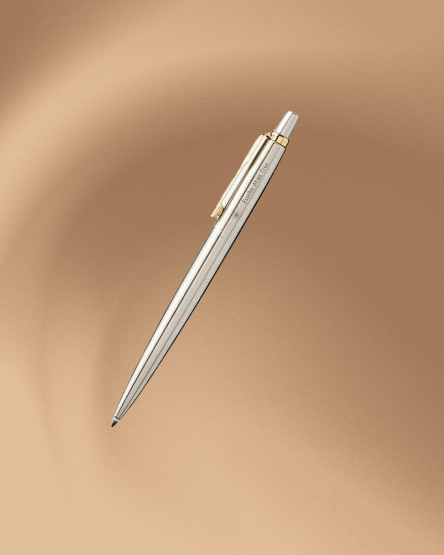 Zoe Ball pen